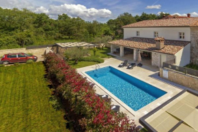 Rustic villa Lori with whirpool and grill near Por